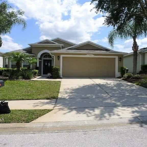South-Facing Pool & Spa in Quiet Gated Community - Image 1