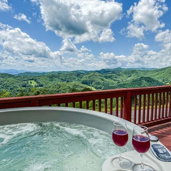 3BR Mountain Retreat with Hot Tub Near Slopes - Image 1