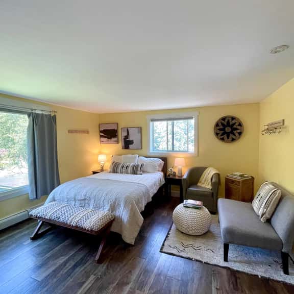 Mountain Retreat On The Water - Image 1