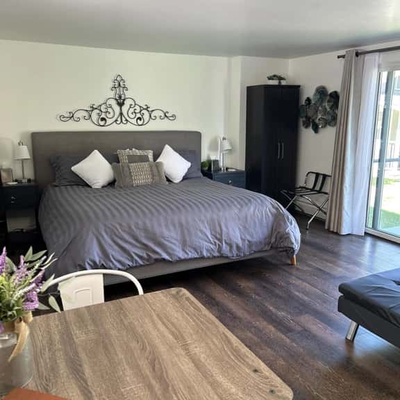 Riverside Mountain Retreat - Image 1