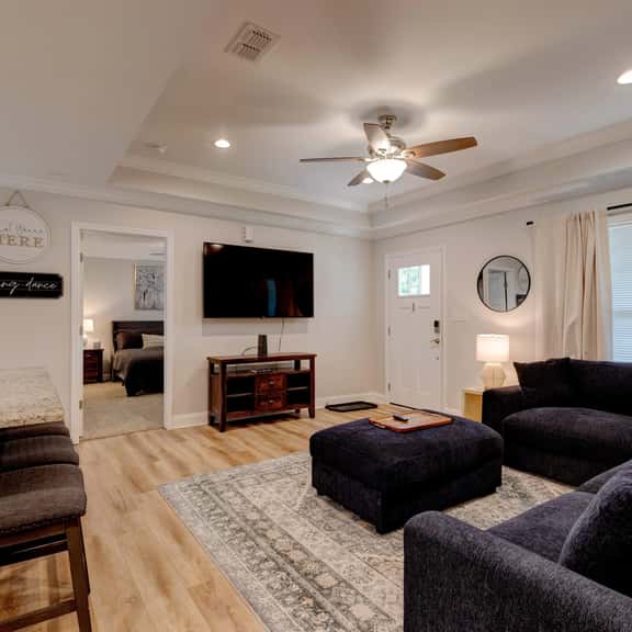 Clanton Cottage - A Modern Getaway in Thomasville - Image 1
