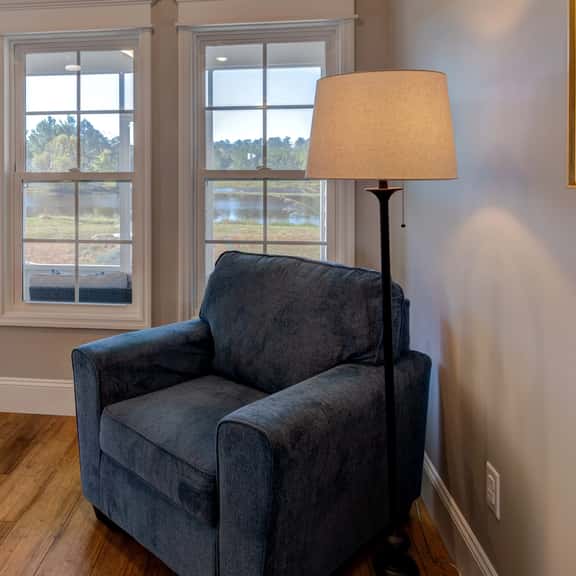Stunning Waterfront Retreat: Spacious 4BR/2BA Home - Image 1