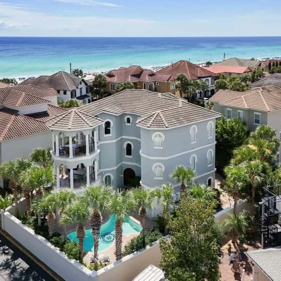 Ballamore Beach Haven | Elevator, Spa & Pool - Image 1
