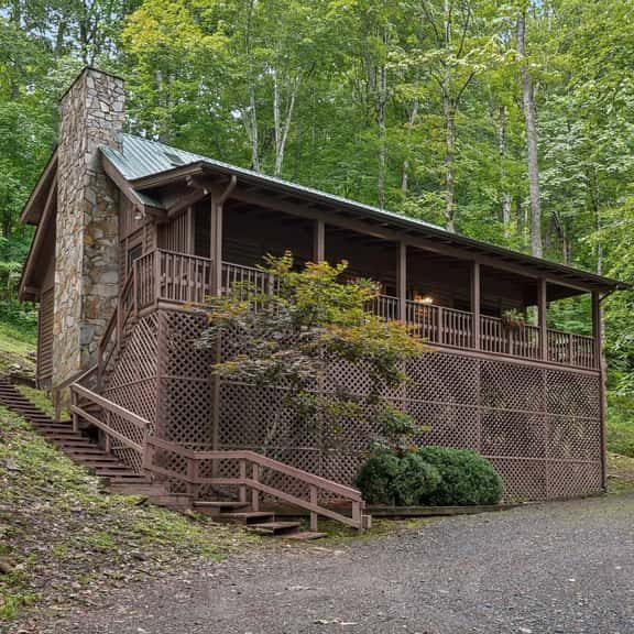 Wolf Laurel Cabin with Hot Tub Near Skiing - Image 1