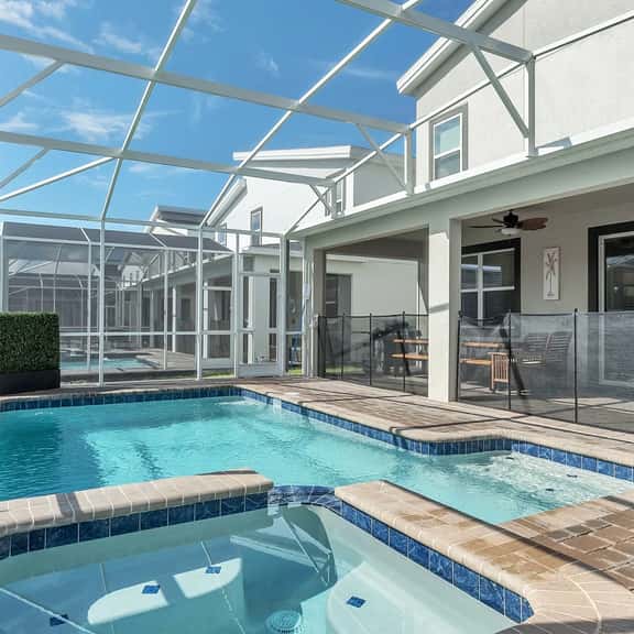 9BR Group Home with Private Pool & Spa - Image 1