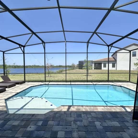 4BR Balmoral Home with Private Pool - Image 1