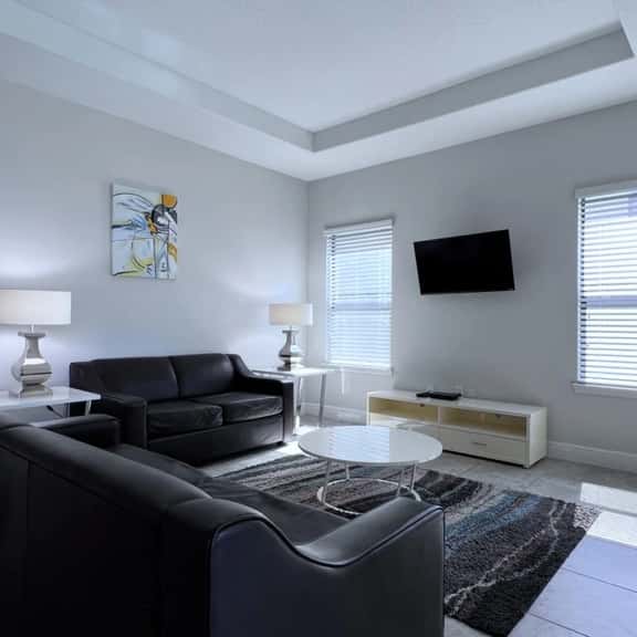 4BR Balmoral Home with Pool & Lake Views - Image 1
