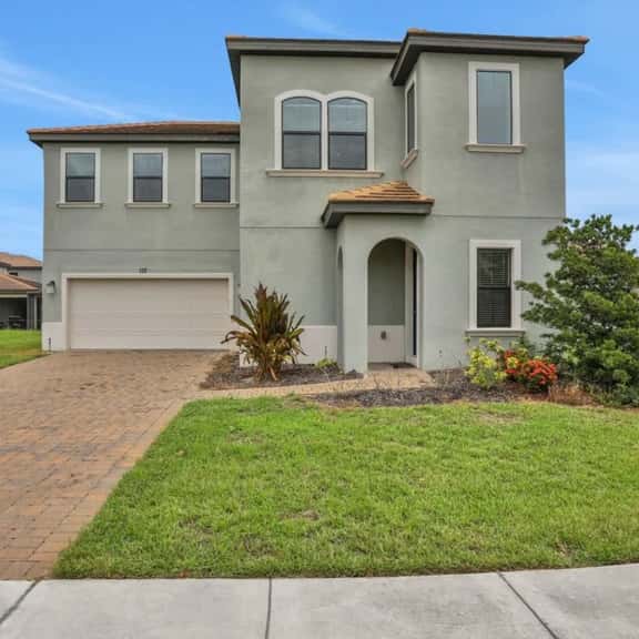 3BR Balmoral Condo Near Resort Amenities - Image 1
