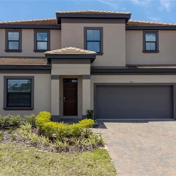 4BR Balmoral Home with Private Pool & Views - Image 1