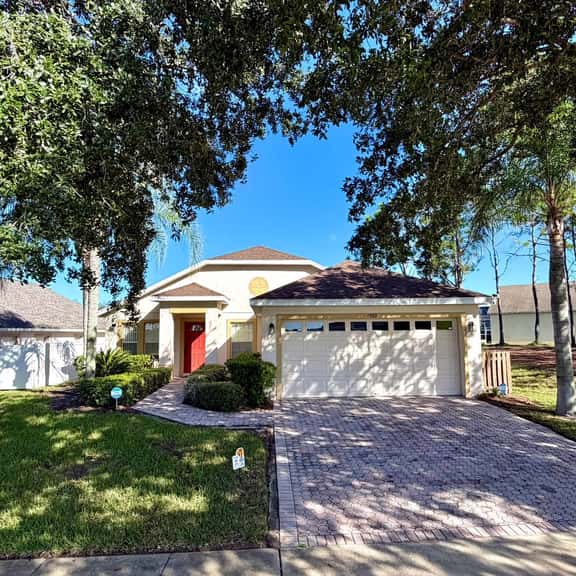 4 Bed Pool Home on Golf Community (1332) - Image 1