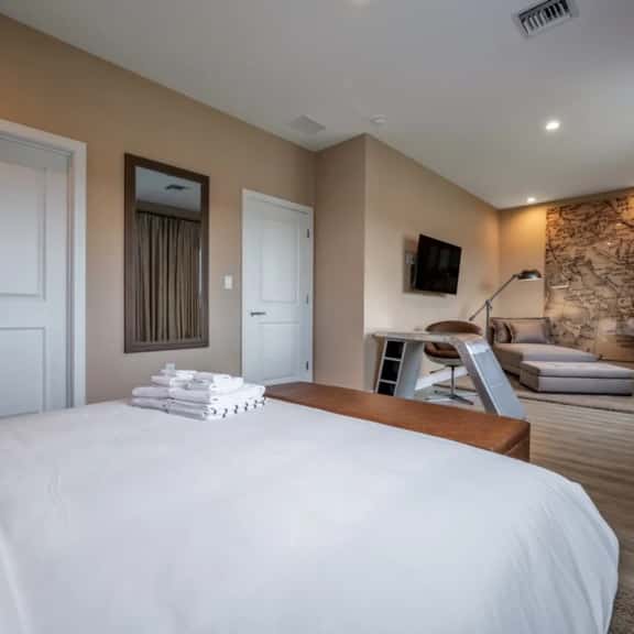 Premium Family Townhouse Near Disney & Orlando - Image 1