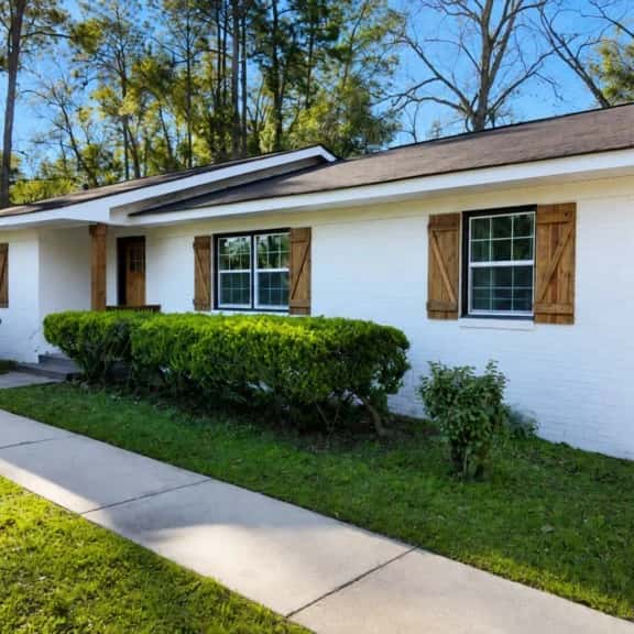 Charming 4BR/2BA Home -Fenced Yard & Fireplace! - Image 1