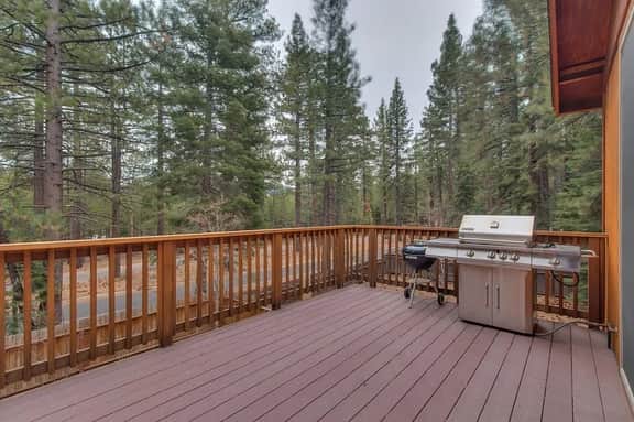 Lukins Lodge by the Lake | Hot Tub - Image 3