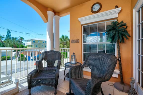 Hibiscus Hideaway Condo Walk to Historic Bridge St - Image 4