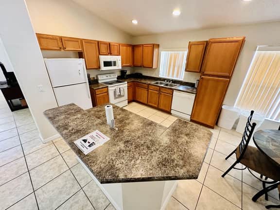 Spacious, open layout and pool relaxation! - Image 4
