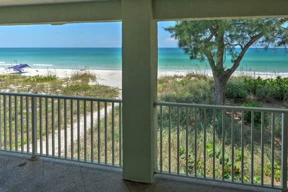 Enjoy beautiful sunsets Beachfront Villa - Image 2