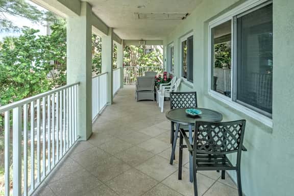 Enjoy beautiful sunsets Beachfront Villa - Image 3
