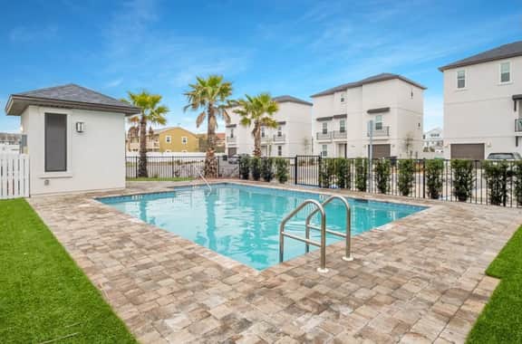 Grand Charm Chateau with LSV and Heated Pool - Image 4