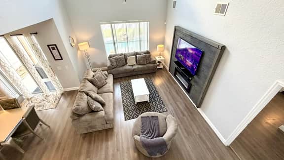 Modern Kitchen -Close to parks - TVs in all rooms! - Image 4