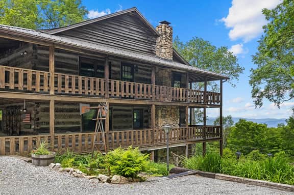 Logs of Luxury Cabin - Golfers Dream - Image 2