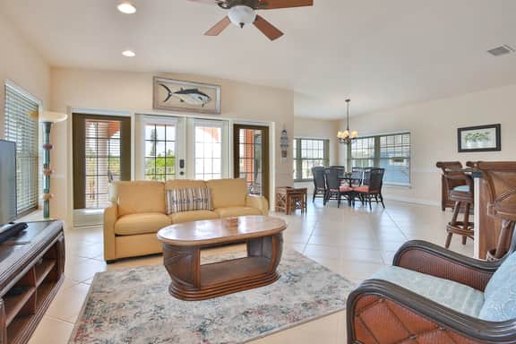 Hibiscus Hideaway B - Top Floor Unit - Image 5
