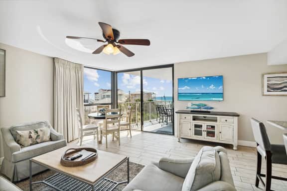 Mainsail Breeze with Heated Pool and Private Beach - Image 4