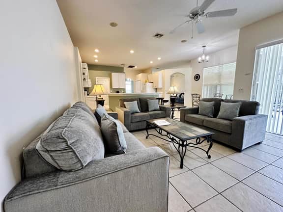 4 Bed Pool Home on Golf Community - Image 4