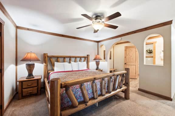 Beautiful Lofted Condo, Centrally Located - Image 4