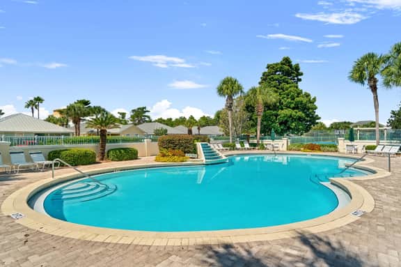 Blanc Bao with Pool and Pickleball - Image 2