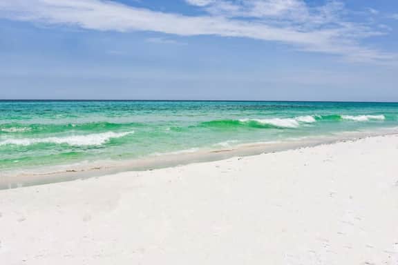 Claire De Lune with Pool and Beach Access - Image 5