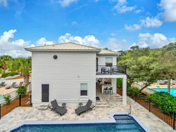 Sea-N-Double with Private Pool and Carriage House - Image 5