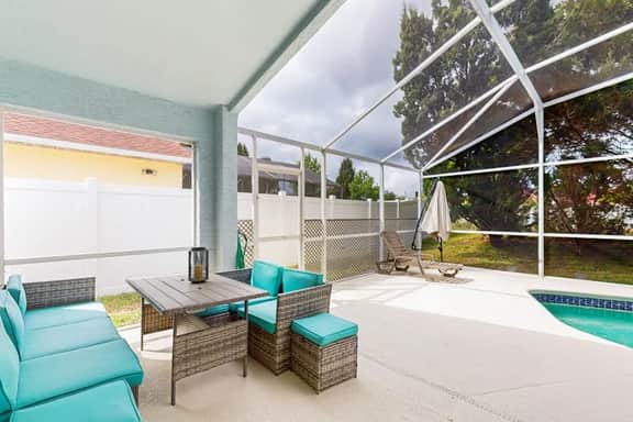 Open Plan 4 Bed Home w/ West Facing Pool (409) - Image 3