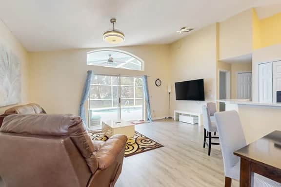 Open Plan 4 Bed Home w/ West Facing Pool (409) - Image 5