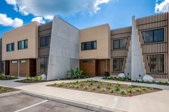 Luxury Family Townhouse Near Disney & Dining - Image 4