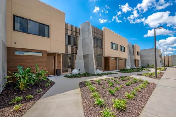 Luxury Family Townhouse Near Disney & Dining - Image 5