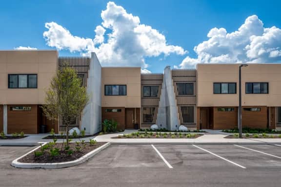 Luxury Family Townhouse Near Disney & Dining - Image 3