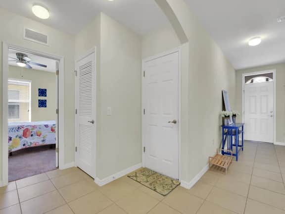 Lake Front Villa - Image 4