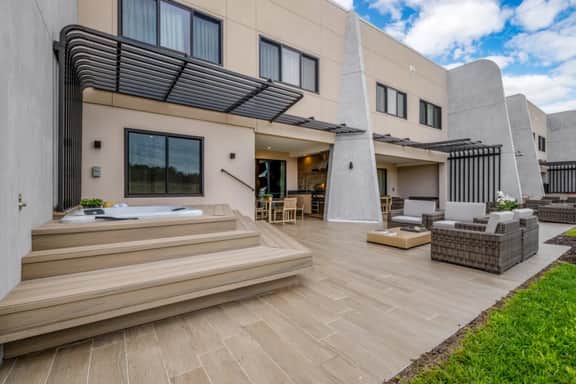 Disney Getaway – Luxury Townhouse with Hot Tub - Image 4
