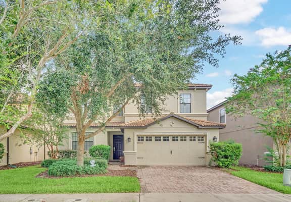 Luxury 6-Bedroom Family Villa in Gated Community - Image 2