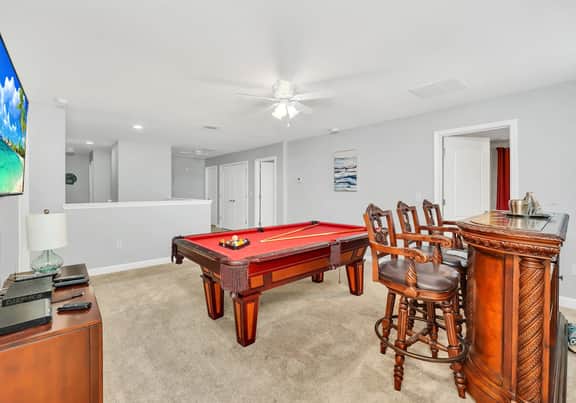 8BR Villa with Pool & Games Room, Sleeps 17 - Image 5
