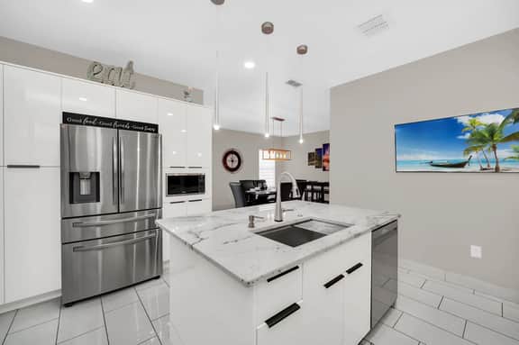 Spacious 4BR Family Villa Near Disney with Pool & Games - Image 5