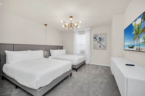 EV_3967 - Palm Breeze Manor - Image 3