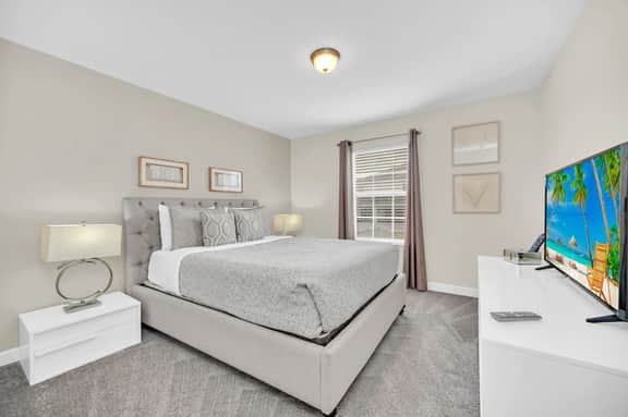 EV_9073 - Paradise Haven - Image 3
