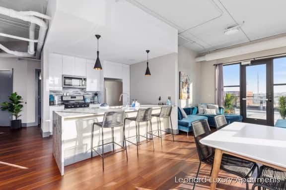 Cityscape Apartment - Leonard Building Muskegon - Image 2