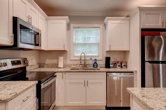 Clanton Cottage - A Modern Getaway in Thomasville - Image 2