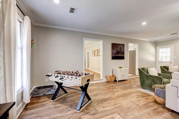 Spacious Updated Ranch w/ Fireplace and Firepit - Image 2