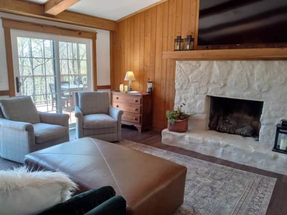 Adorable comfort on 2 acres close to hiking trails - Image 5