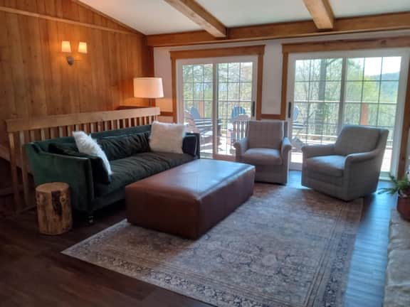 Adorable comfort on 2 acres close to hiking trails - Image 4