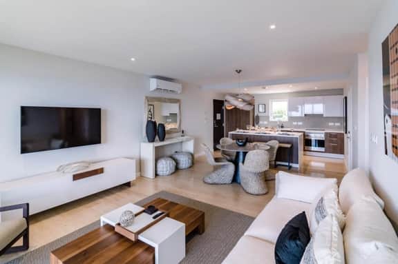 Onyx Luxe Condo with Ocean Views and Pool - Image 4