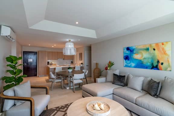 Citrine 2 Bedroom Luxury Suite w Resort Amenities - Image 3